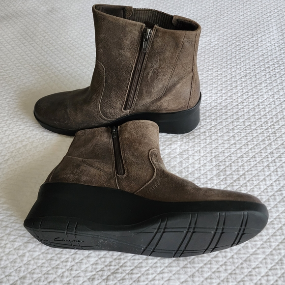 Clarks Slate New Ankle Booties. - Picture 8 of 8